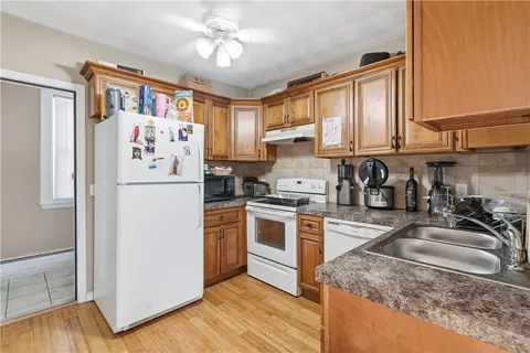 Kitchen - 620 Killingly St, Johnston, RI 02919 photo 6 of 6
