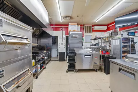 Kitchen - 620 Killingly St, Johnston, RI 02919 photo 3 of 6