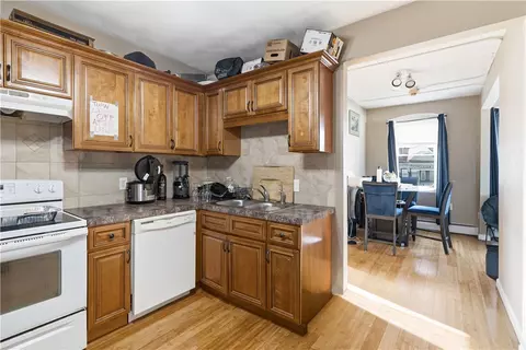 Kitchen - 620 Killingly St, Johnston, RI 02919 photo 5 of 6