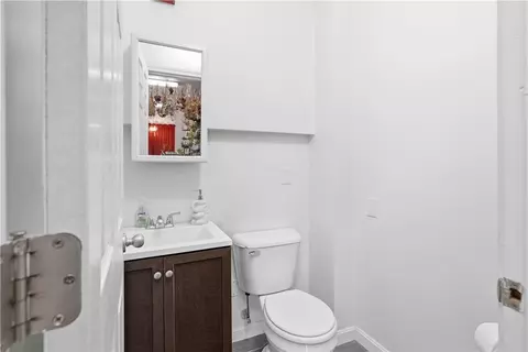 Bath - 620 Killingly St, Johnston, RI 02919 photo 2 of 2