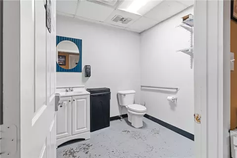 Bath - 620 Killingly St, Johnston, RI 02919 photo 1 of 2