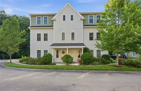12 Park Ave #8, Narragansett, RI 02882
