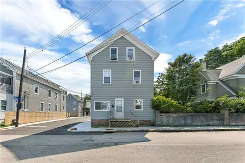 24 Pond Ave, Newport, RI 02840