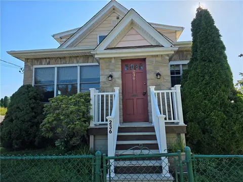 236 Becker Ave, Riverside, RI 02915