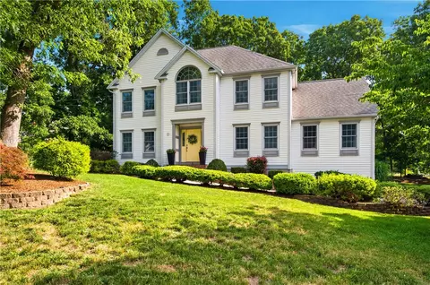 6 Cathedral Ct, Cumberland, RI 02864