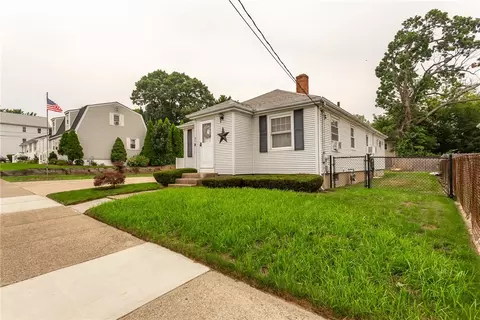 45 Oakdale Ave, Pawtucket, RI 02860