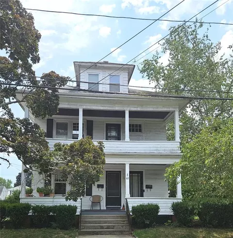 50 Oakland Ave, Cranston, RI 02910