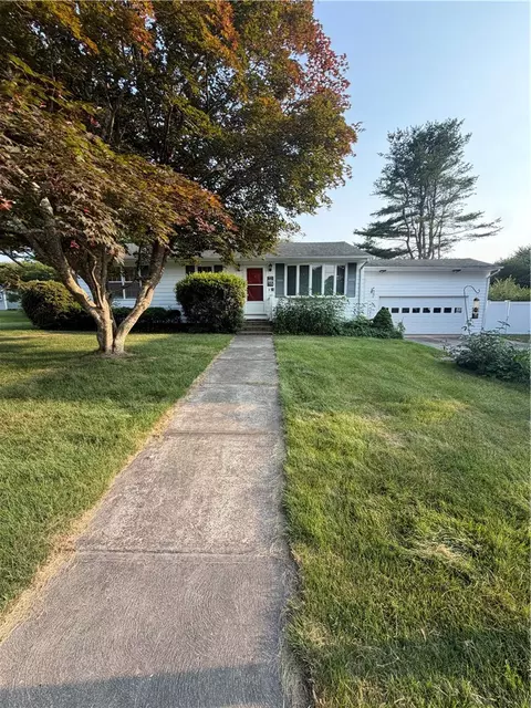 74 Daytona Ave, Narragansett, RI 02882