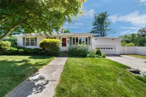 74 Daytona Ave, Narragansett, RI 02882
