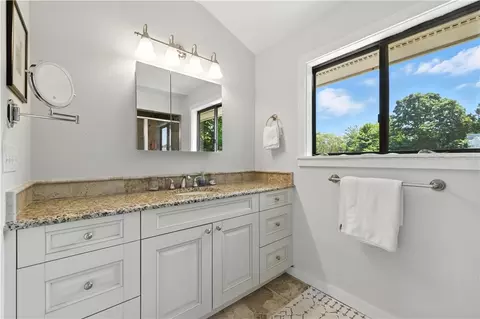 Bath - 60 Avondale Rd, Westerly, RI 02891 photo 1 of 5