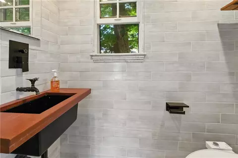 Bath - 60 Avondale Rd, Westerly, RI 02891 photo 5 of 5