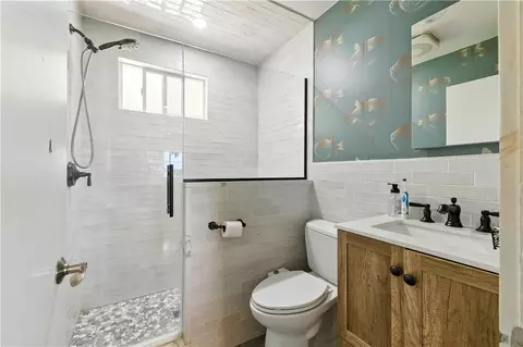 Bath - 60 Avondale Rd, Westerly, RI 02891 photo 3 of 5