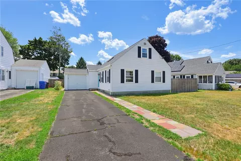 15 Arland Dr, Pawtucket, RI 02861