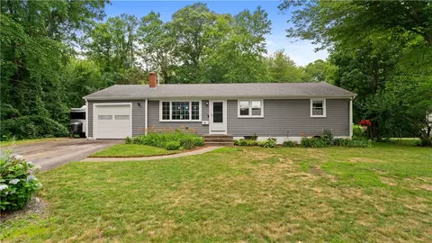 40 Sachem Rd, North Kingstown, RI 02852