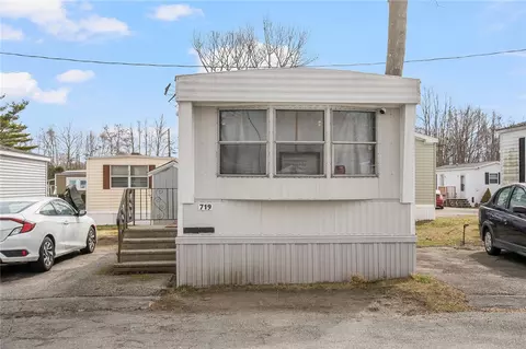719 Forest Park, Middletown, RI 02842