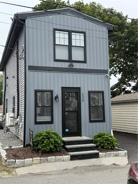 230 Cedar Ave, Portsmouth, RI 02871