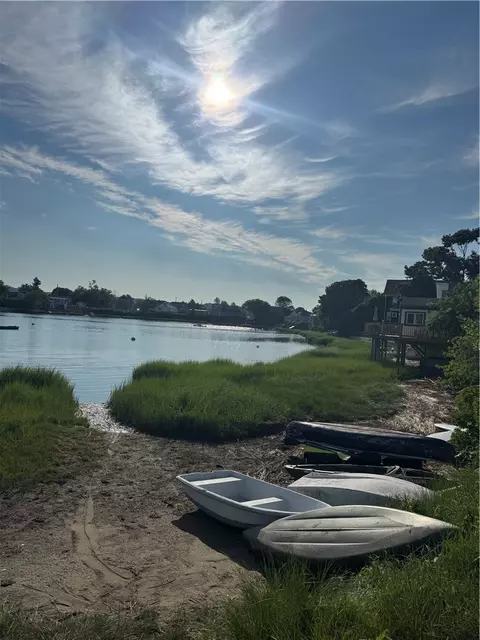 230 Cedar Ave, Portsmouth, RI 02871