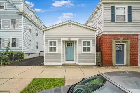 381 Wood St, Bristol, RI 02809