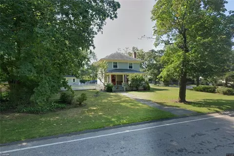 47 Lincoln Ave, Barrington, RI 02806
