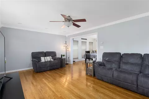 Living - 2 Daniel Way, Hope, RI 02831 photo 3 of 4