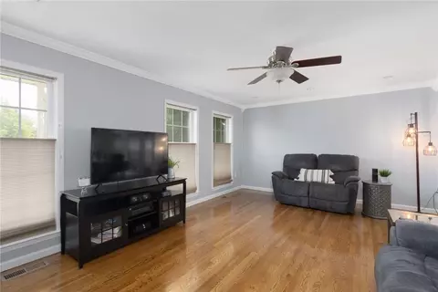 Living - 2 Daniel Way, Hope, RI 02831 photo 2 of 4