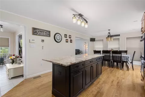 Entry Way - 2 Daniel Way, Hope, RI 02831 photo 1 of 6