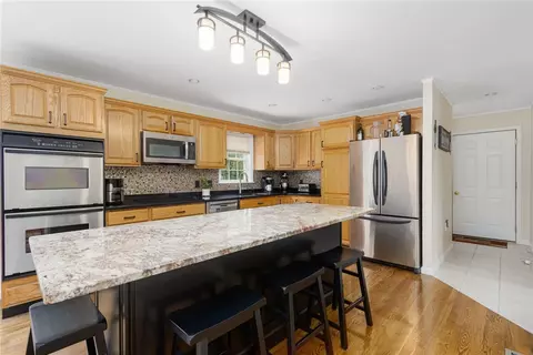 Kitchen - 2 Daniel Way, Hope, RI 02831 photo 3 of 4