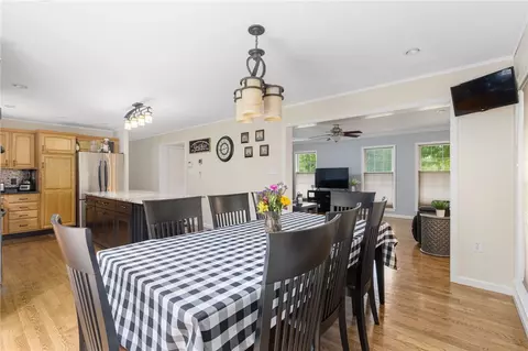 Dining - 2 Daniel Way, Hope, RI 02831 photo 2 of 4