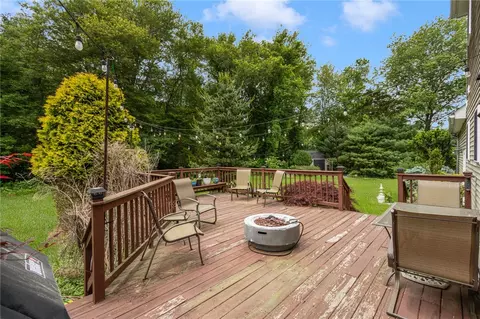 Exterior - 2 Daniel Way, Hope, RI 02831 photo 13 of 15