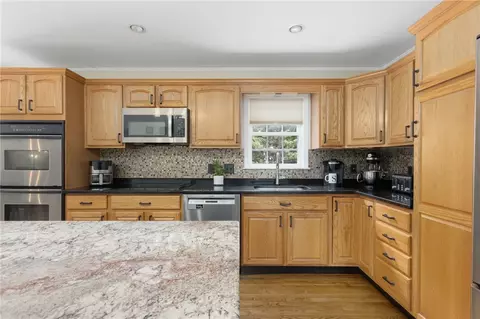 Kitchen - 2 Daniel Way, Hope, RI 02831 photo 4 of 4