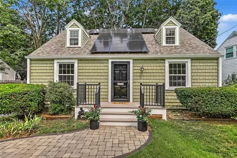 88 Nichols Rd, North Kingstown, RI 02852