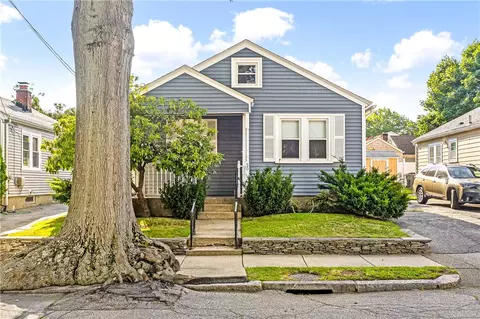 30 Iona St, Providence, RI 02908
