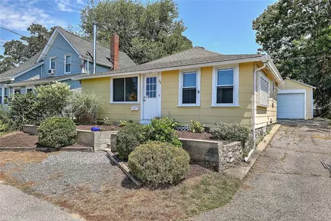 59 Booth Ave, East Providence, RI 02915