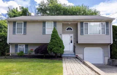21 Milano St, Providence, RI 02904