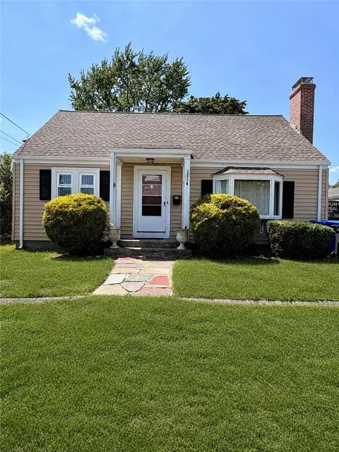 105 Burgess Ave, Pawtucket, RI 02861