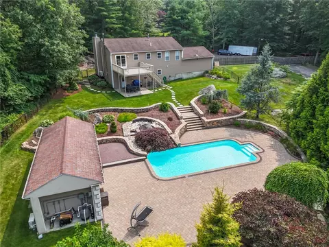 175 Hope Furnace Rd, Hope, RI 02831