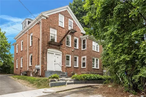 15 Judith St, Providence, RI 02909