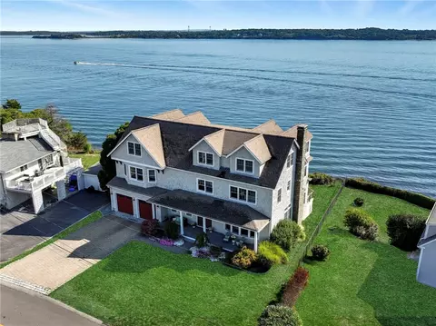 264 Col John Gardner Rd, Narragansett, RI 02882