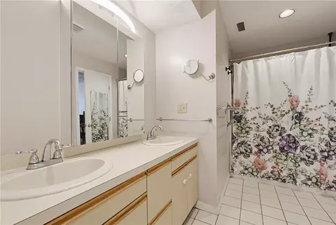 Bath - 3399 Post Rd, Warwick, RI 02886 photo 2 of 3