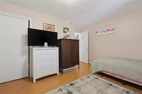 Bedroom - 3399 Post Rd, Warwick, RI 02886 photo 5 of 7
