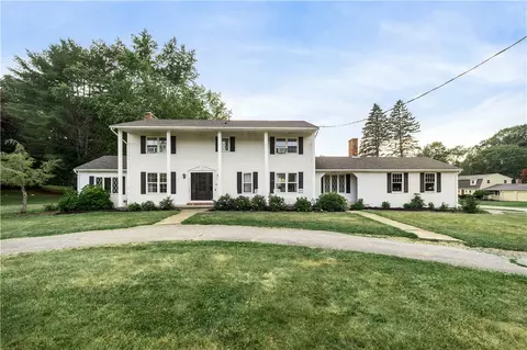9 Plantation Dr, Cumberland, RI 02864