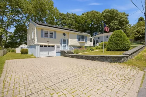 10 Kerins Ter, Newport, RI 02840