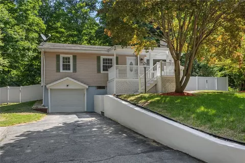5 Grove St, Plainville, MA 02762