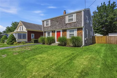 37 Planet Ave, Riverside, RI 02915
