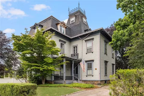 36 Ayrault St, Newport, RI 02840