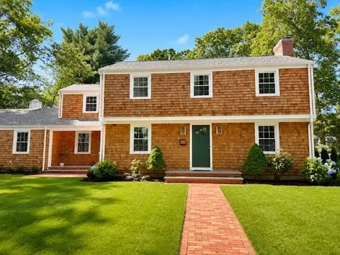 4 Old Chimney Rd, Barrington, RI 02806
