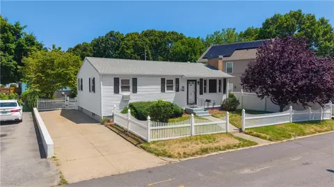 15 Chandler Ave, Pawtucket, RI 02860