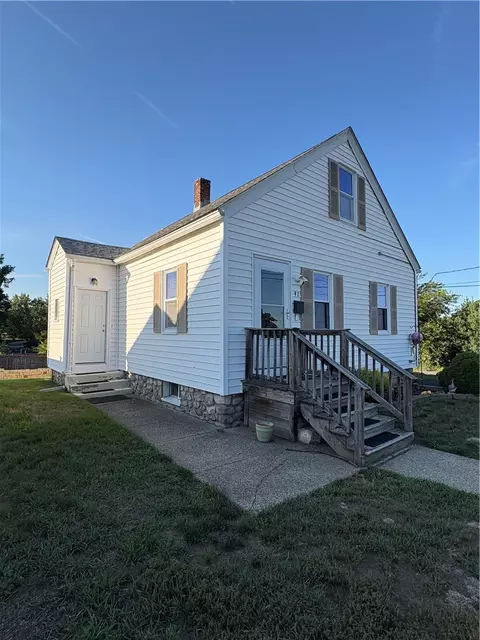 92 Irons Ave, Johnston, RI 02919
