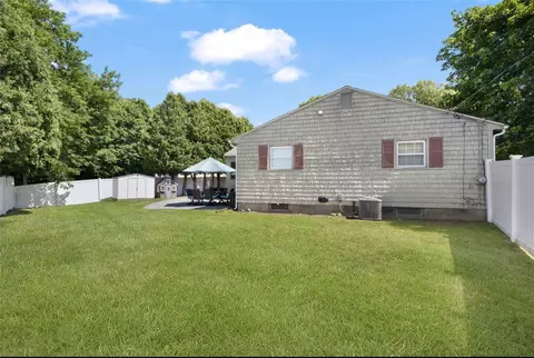 Exterior - 5 Halsey Rd, Woonsocket, RI 02895 photo 6 of 11
