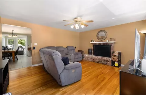 Living - 5 Halsey Rd, Woonsocket, RI 02895 photo 1 of 3